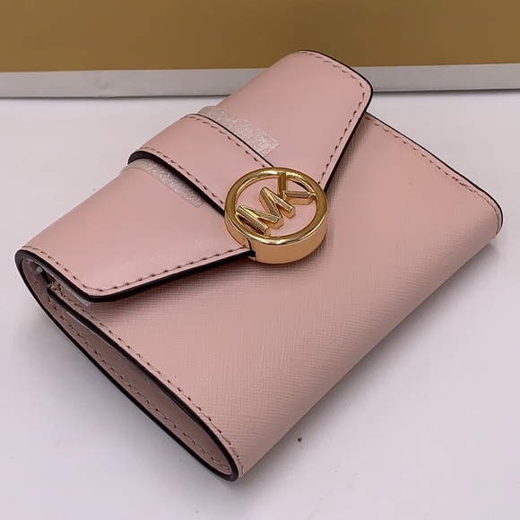 MICHAEL KORS
Carmen Medium Faux Leather Wallet
POWDER BLUSH COLOR - Picture 8 of 11